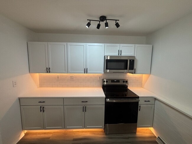 Building Photo - 656 Summit St Unit B Rental