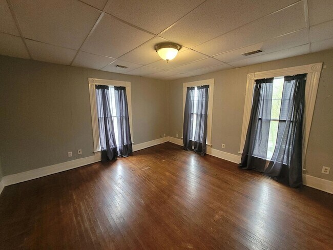 Photo - 407 Colville St