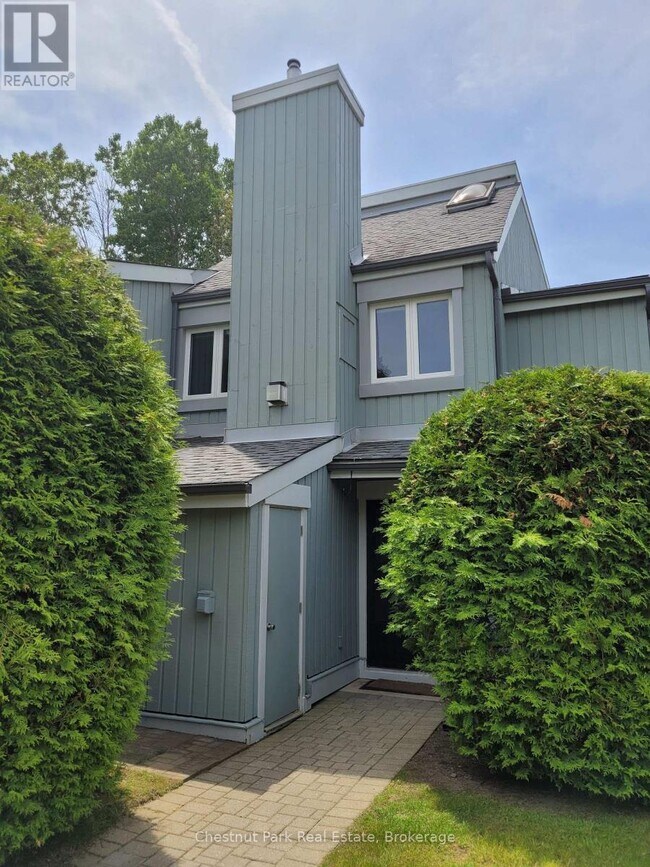 Photo - 100 Fairway Crescent