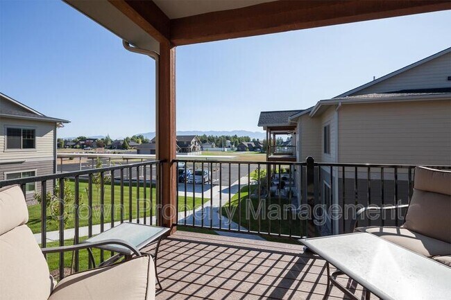 Photo - 206 Sawyer Ln