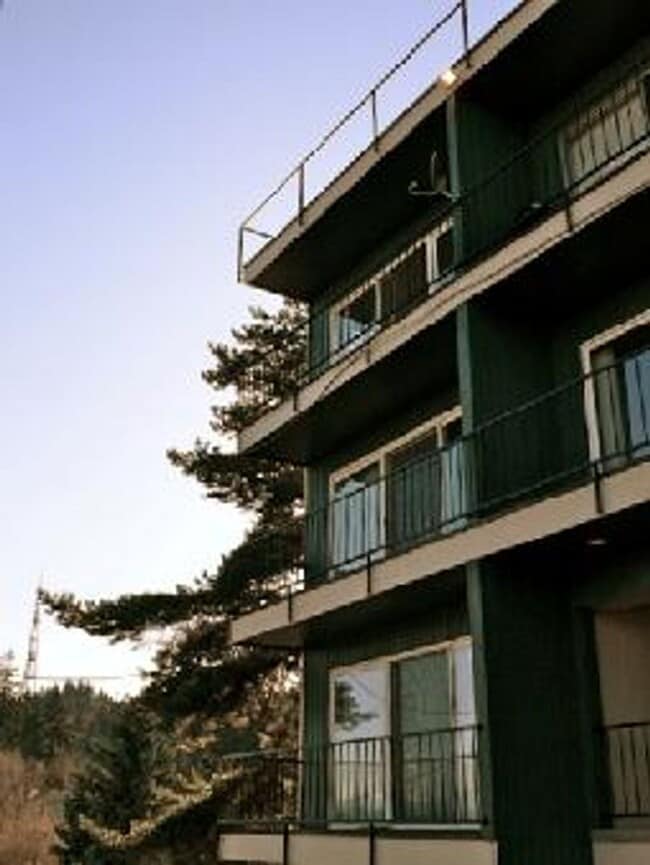 Photo - Hilltop House Apartments