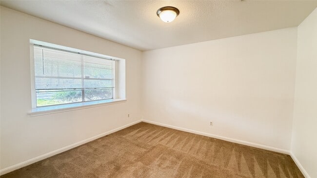 Photo - 18010 Blundell Dr