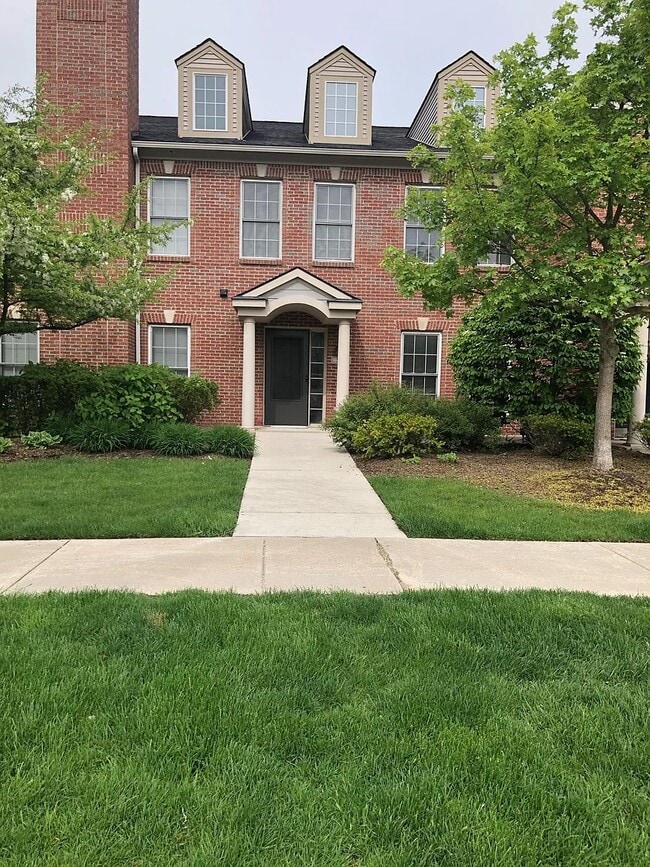 Building Photo - 5748 Hampshire Ln