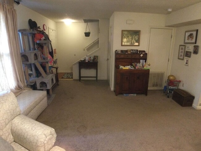 Photo - 290 Wakeman Ct NE