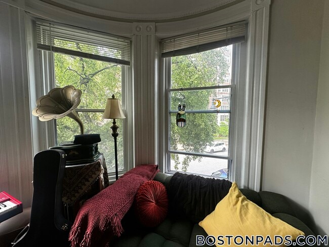 Building Photo - 511 Beacon St Unit 9 Rental