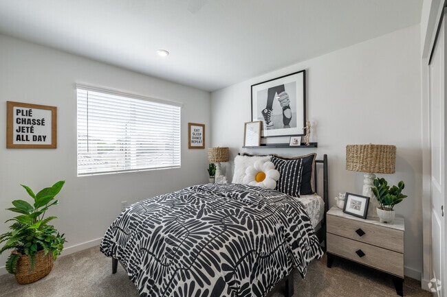 4BR, 3BA - 1,500SF - Bedroom