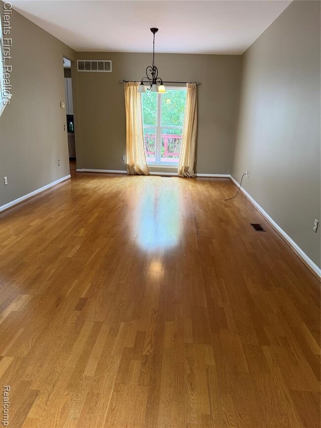 Photo - 35285 Pennington Dr