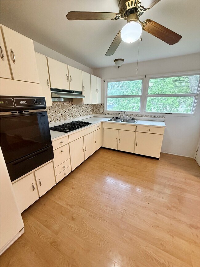 Photo - 15 Potomac Dr