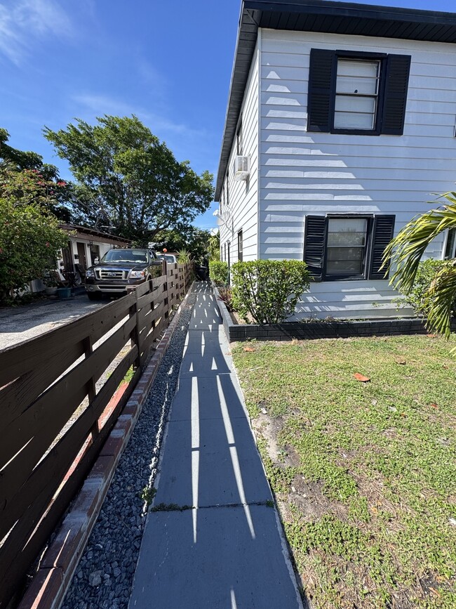 Building Photo - 321 Conniston Rd Unit A