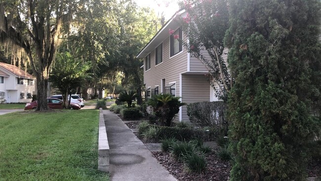 Building Photo - 807 SW 60th Ter