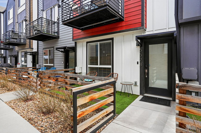 Building Photo - 5528 W 10th Pl