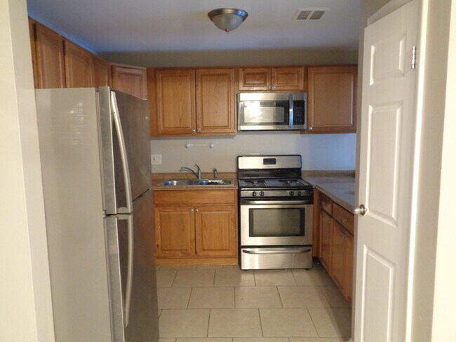 Photo - 16W585 Mockingbird Ln Unidad 207