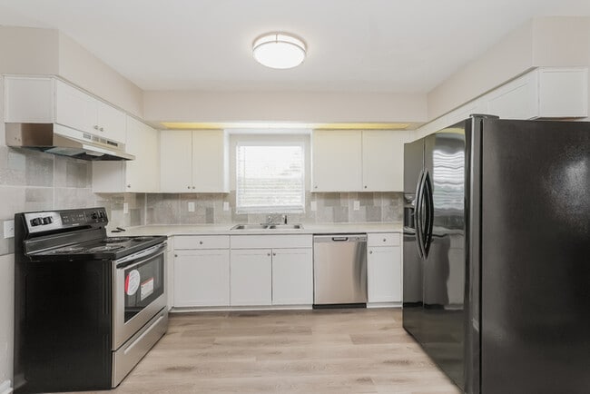 Photo - 6142 Donegal W