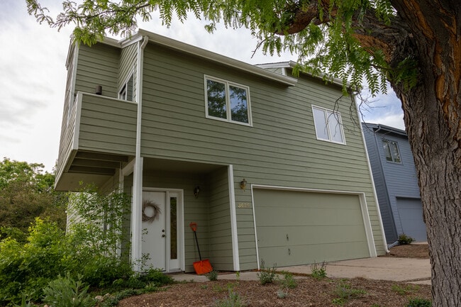 Photo - 3625 Roundtree Ct