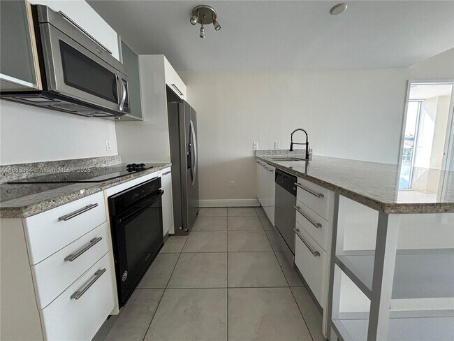 Photo - 185 SW 7th St Unidad 601