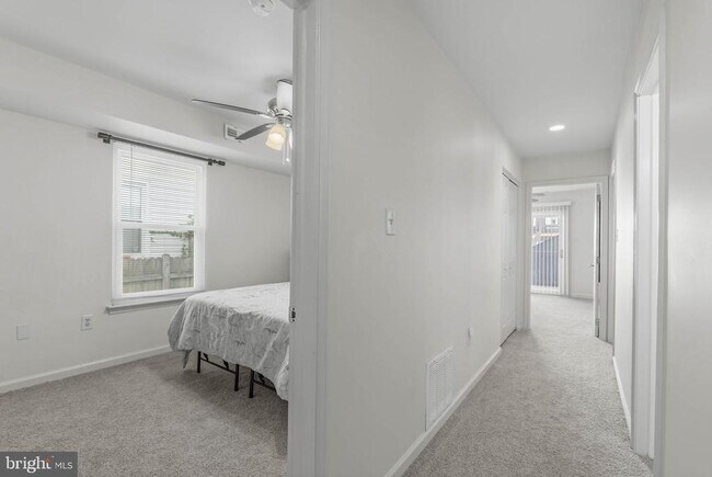 Photo - 413 W Beach Ave