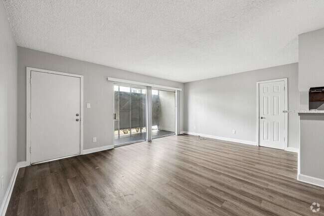 2BR, 2BA - 1015SF - Living Room