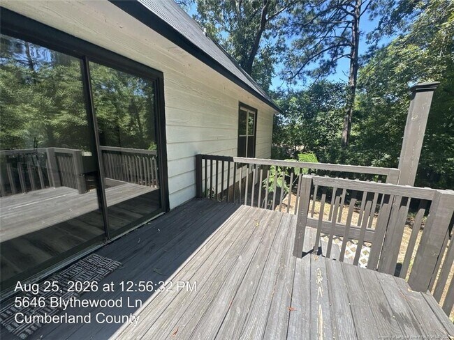 5646 Blythewood Ln