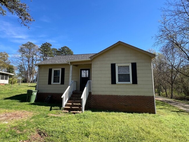 Building Photo - MOVE-IN READY!