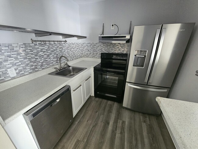 Photo - 145 Sheffield E