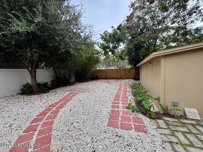 Photo - 1631 Thacker Ave