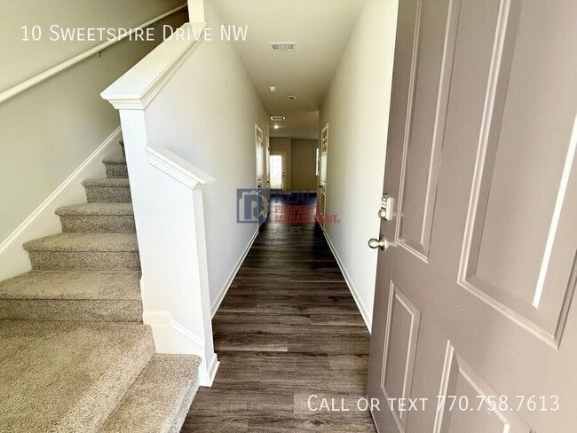 10 Sweetspire Dr NW