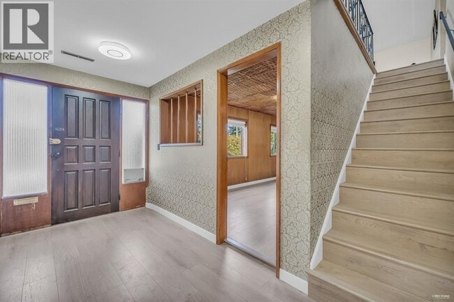 Photo - 8620 Camden Crescent