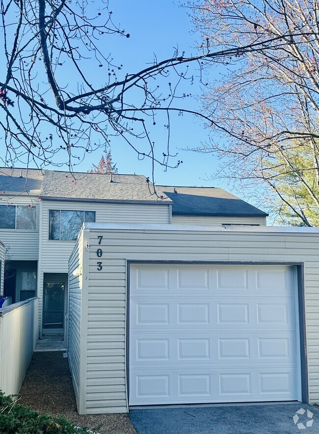 Building Photo - 703 Idlewood Ln Rental