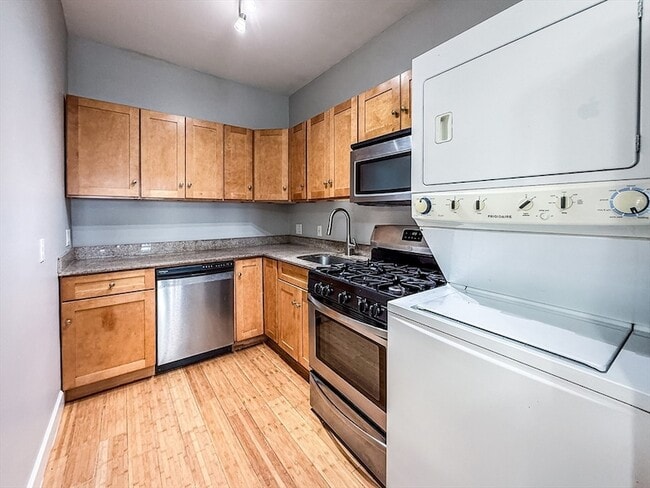 Photo - 120 Gladstone St Unit 3