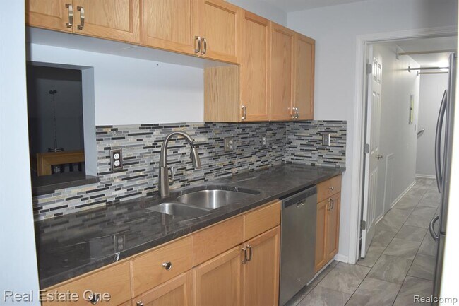 Photo - 4717 Berkshire Dr