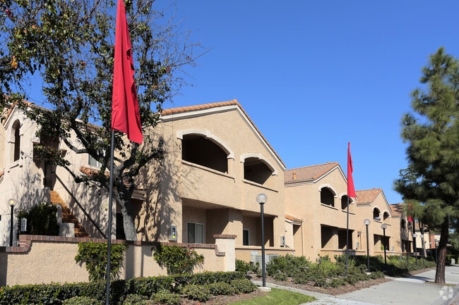 Building Photo - El Paseo