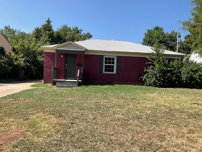 Building Photo - Great location!