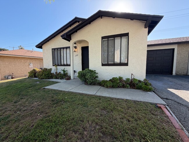 Building Photo - 2 Bed, 1 Bath single story duplex