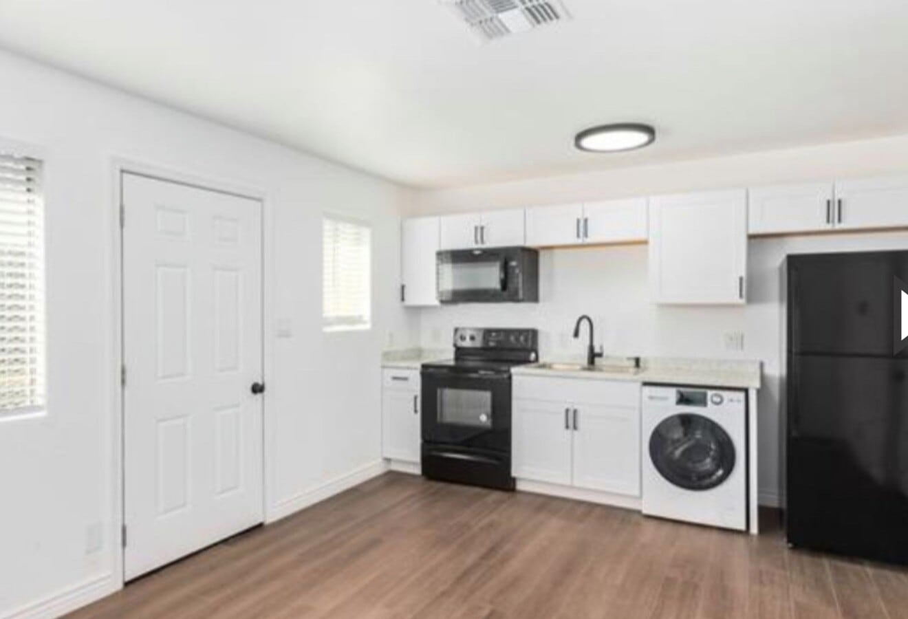 Photo - 1 BEDROOM UNIT IN PRIME PHOENIX LOCATION