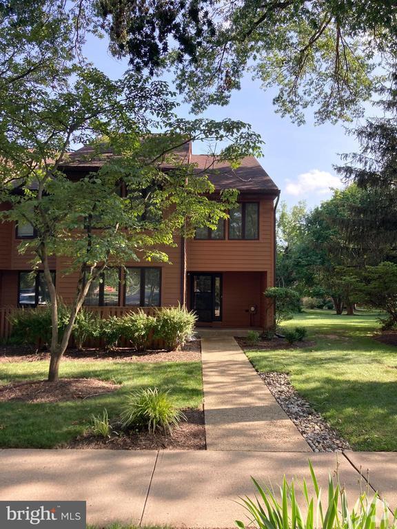 Building Photo - 61 Sayre Dr Rental