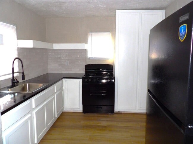 Photo - 207 NW 4th St