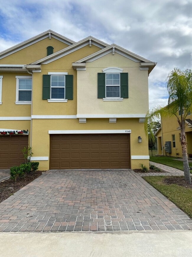 Building Photo - 3BD/2.5BA Townhome in Econ Trails Near Valencia East!