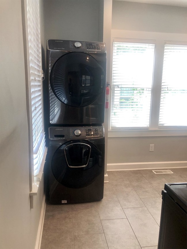 Photo - 729 E Hunter Ave