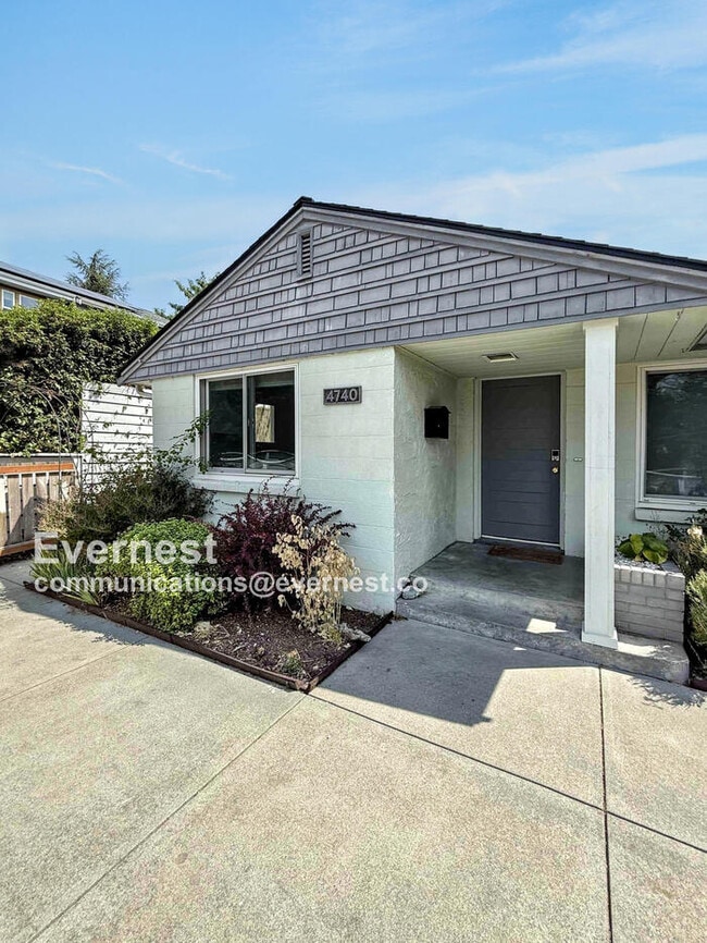 Building Photo - 4740 34th Ave NE Rental