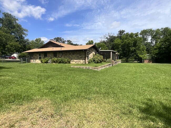 Photo - 530 Hilliard Dr