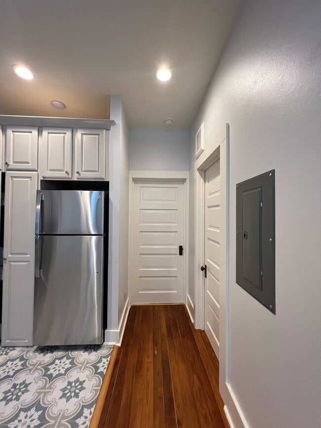 Photo - 514 E 8th St Unidad A