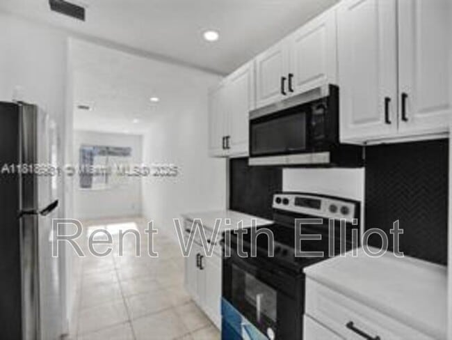 Building Photo - 708 N 20th Ave