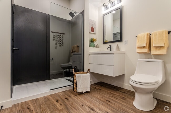 1 BR, 1 BA - 793SF - Bathroom
