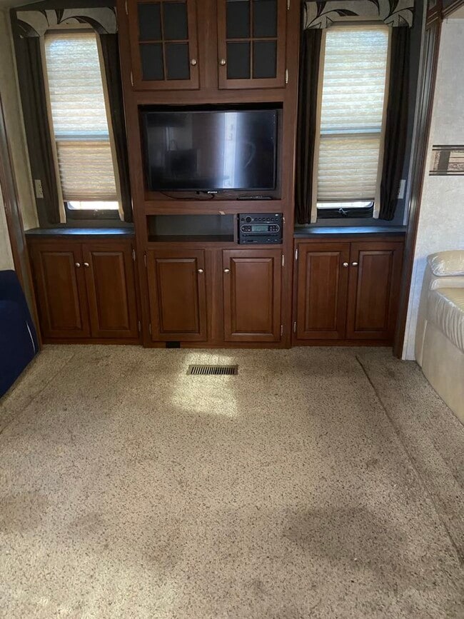 Photo - 1219 16th St Unidad Studio