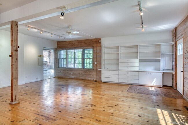 Photo - 270 North St