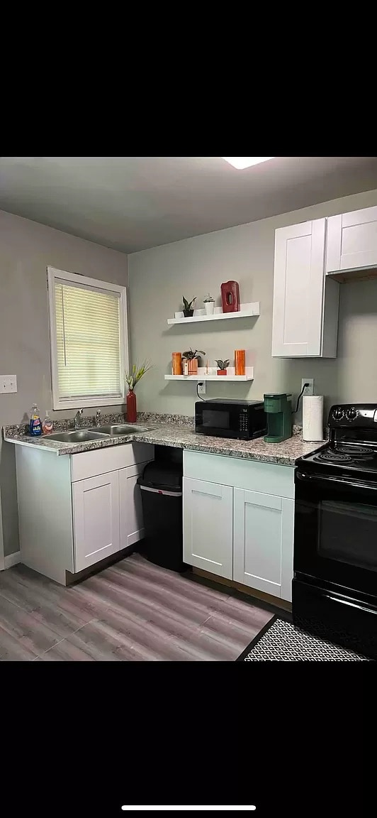 Room in Duplex on W Horah St