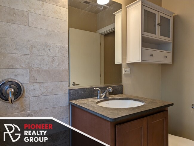 Photo - 3455 N Wolcott Ave Unidad 2