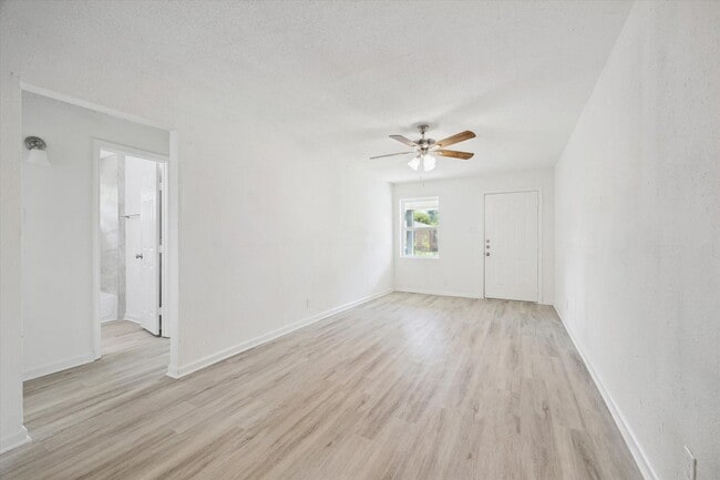 Photo - 5111 Clover St