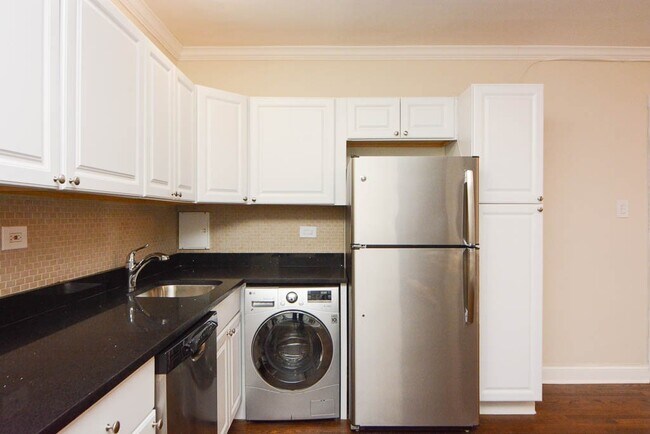 Photo - 3345 N Marshfield Unit 803