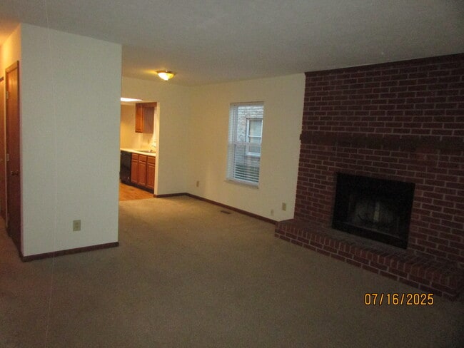 Living rm & Dining rm - 1854 N Lakeman Dr